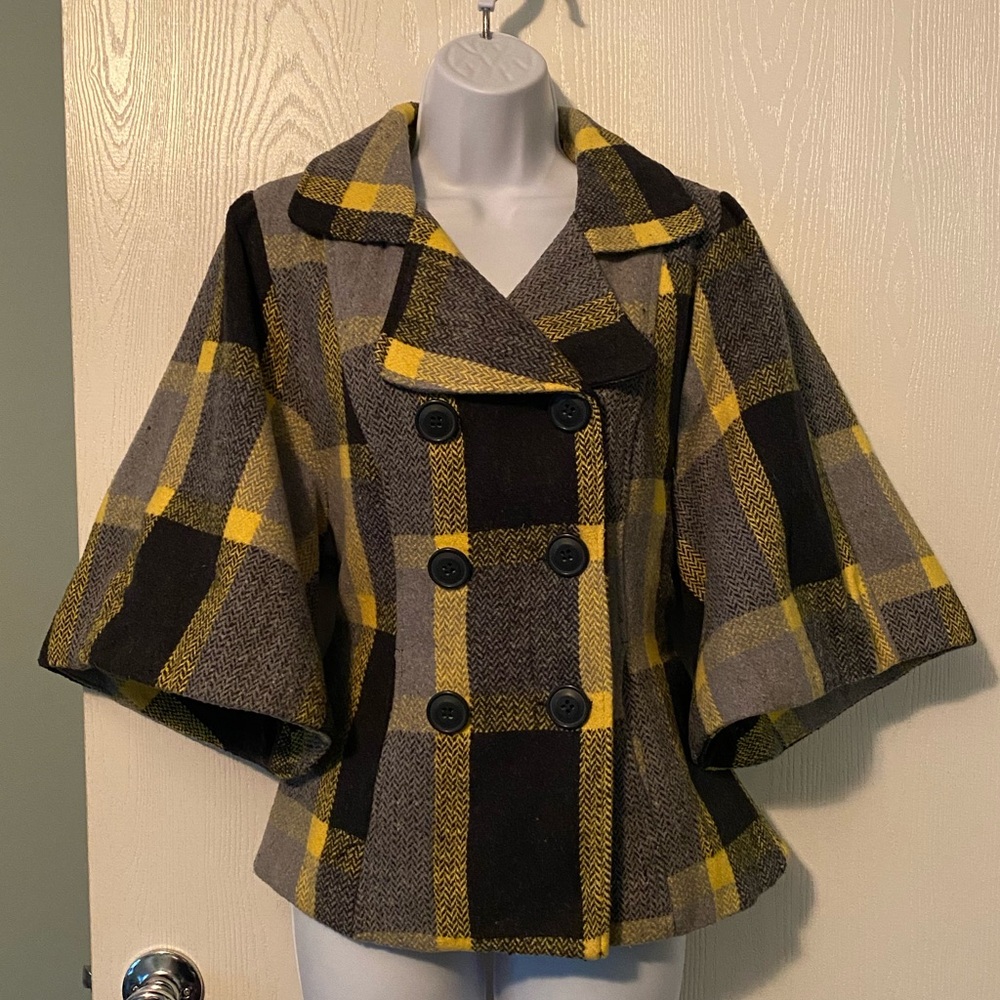 Adorable plaid bell-sleeved coat